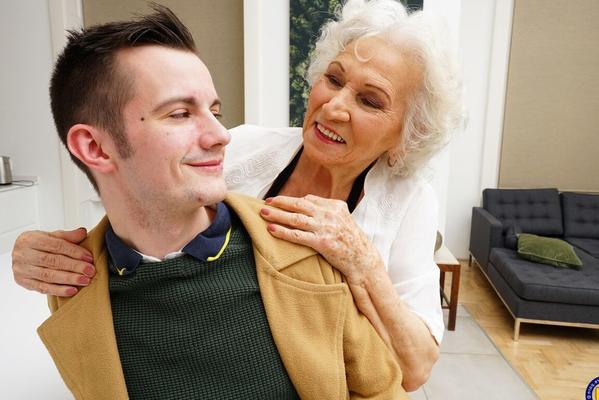 16P Old woman kisses a young man while seducing him for a badly needed fuck