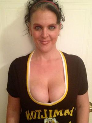 16P MatureMILFBig TitsBBWCurvyBig AssBrunettesVoluptuousStockingsUnited