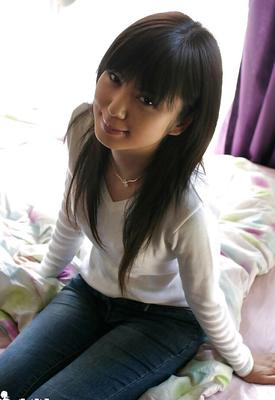 16P 服をすべて脱いできちんとしたお尻を持つスリムなアジア人美女