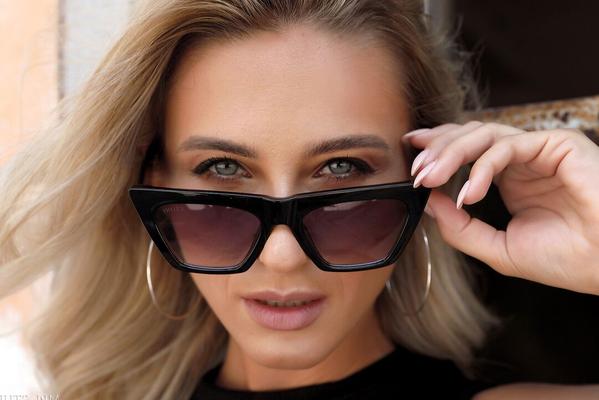 12P Blonde chick models in a miniskirt and shades during a SFW solo engagement