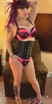 12P Beautiful Kelly spreads and gets hard