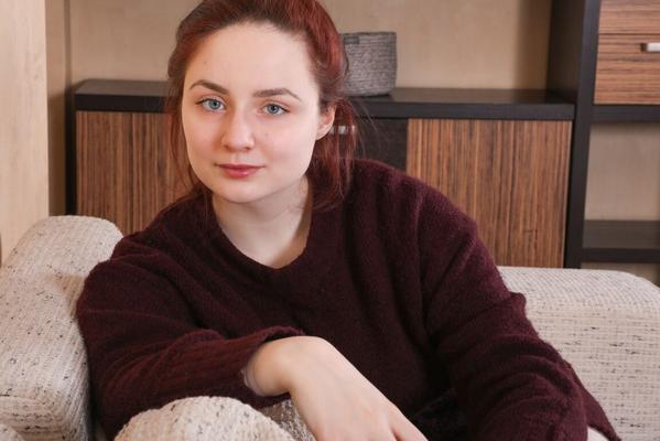 16P Amateur model Laurel Lagne takes a sex toy to her bush in white socks