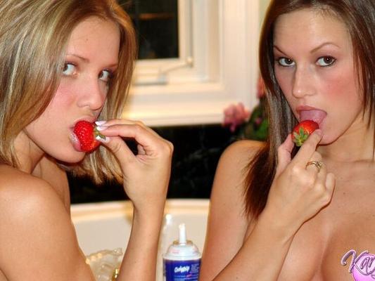 12P Karen Loves Kate Strawberries & Whipped Cream