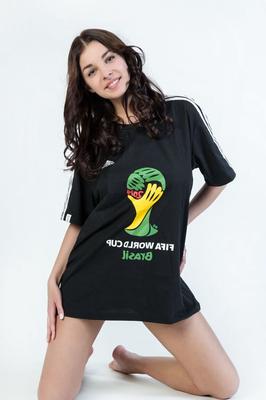 20P Ukrainian babe Evita Lima strips her black shirt & shows her big natural tits