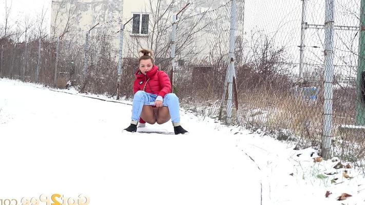 15P Dafne melts the snow with her warm piss
