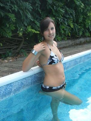 16P Amateur chick Roxy glances at her Morgan watch while in a swimming pool