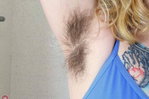 21P Tattooed amateur Felicia Fisher displays her hairy armpits and beaver