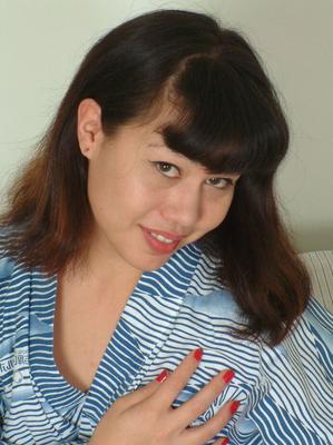 16P Asian first timer Mellissa sliding satin panties aside to display bush