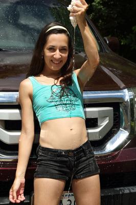 16P Amateur girl Freya Von Doom gets atop a vehicle and plays with her horny pussy