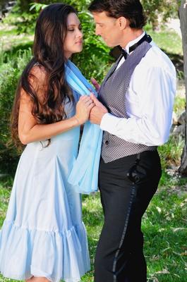 15P Lusty dressed up MILF Stephanie Swift posing with her horny partner in public