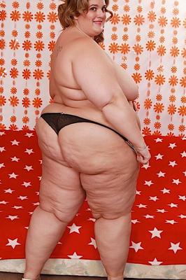 16P Hot mature SSBBW Erin Green strips off her clothes and shows her giant curves