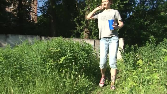 15P Pretty Lena June nervously pisses outside