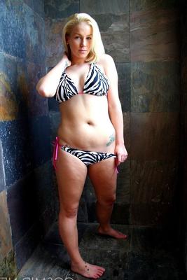 16P Blonde amateur Leeann looses her natural tits from a bikini top in a shower