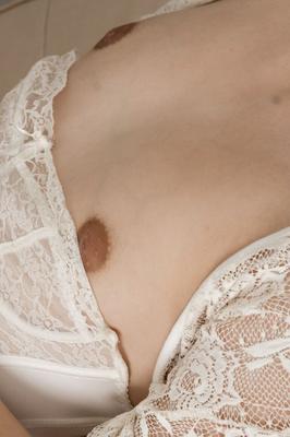 21P British amateur Jessi Green flaunts her hairy twat while posing in lingerie