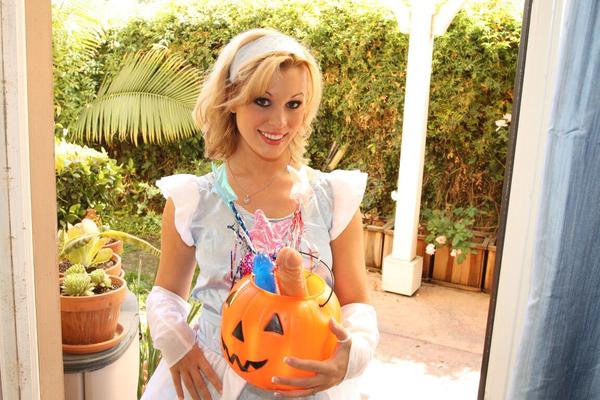 17P Lusty MILF next door Ashley Sweet comes calling with dildo Halloween treats