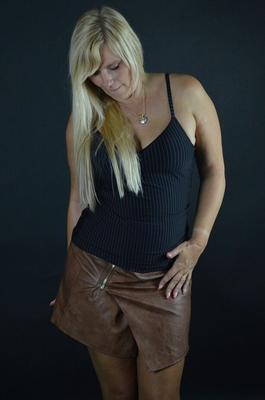 20P Thick blond amateur Sweet Susi takes off a leather skirt while wearing hose
