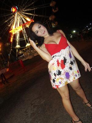 17P La transexuelle thaïlandaise drôle May est ramassée au festival et baisée pour quelques photos