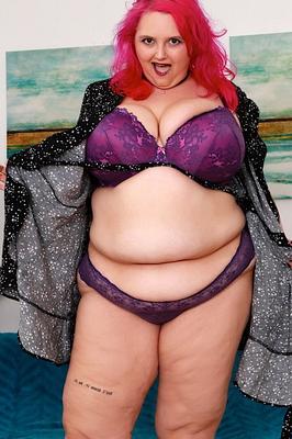 16P Big n bulky BBW gets naked and put her big boobs and plump pussy on display