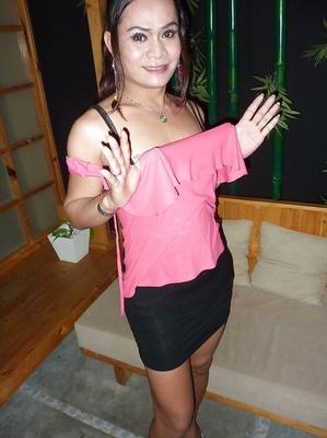 16P Young Thai shemale strips off skirt, bra and panties after upskirt flash