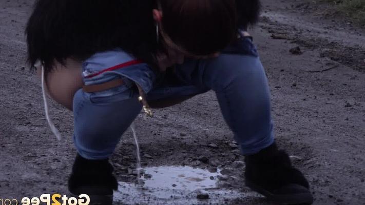 15P Dark haired babe in denims pees outside
