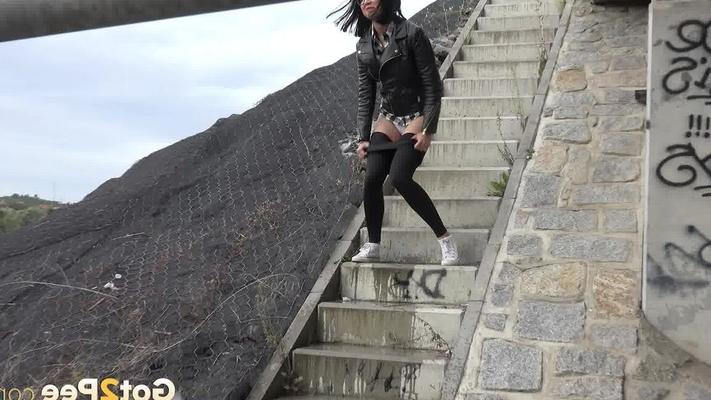 15P Dark haired girl Dee pulls down her leggings for a pee on concrete stairs