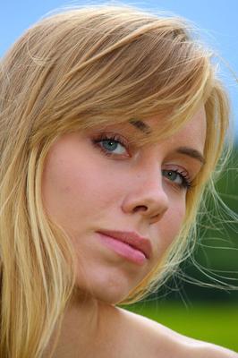 16P Young Euro girl holds a bunch of daisies while getting naked in farmer's field