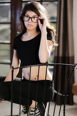 15P Alluring girl Ava Taylor showcases her tight slit after slowly undressing