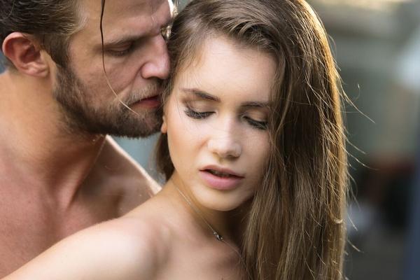 15P 熱い十代のビンス・カーター、メアリー・ロックがファックする前にパンティー姿の男をフェラする