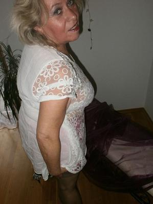 20P Kinky amateur mature woman Caro reveals and pleases her wolf hairy twat