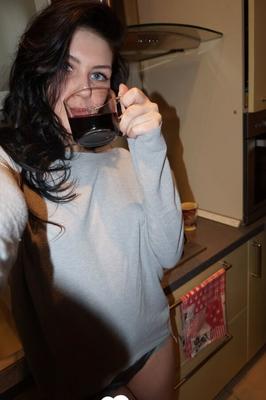 18P Gorgeous brunette amateur poses naked & in her lingerie while taking selfies