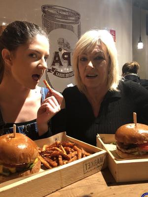 21P Mature NL Amy Goodhead, Francesca DiCaprio
