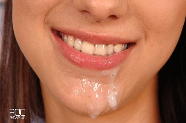 16P Cute teen girl Victoria Sweet sports jizz of her chin after giving head