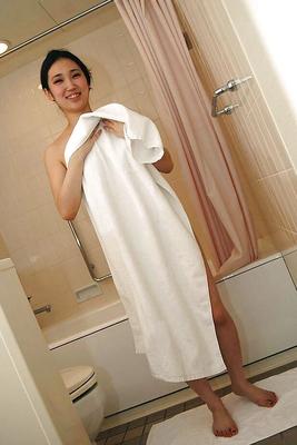 15P Shy asian teen with nice titties Shiori Usami taking shower