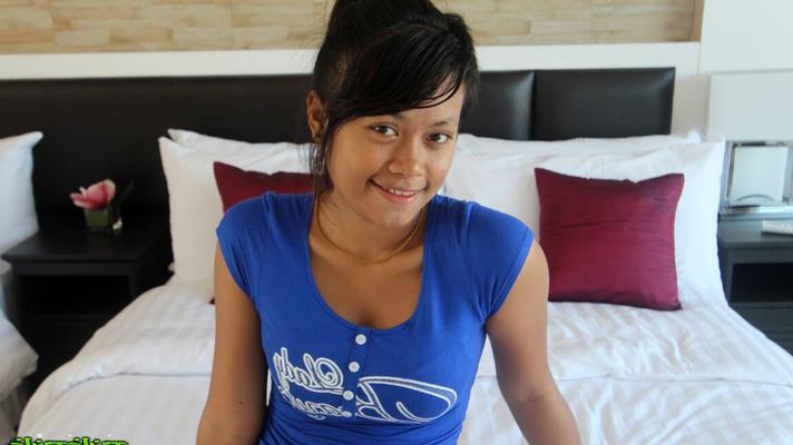 12P Filipina female pays her bills by pleasuring sex tourists in POV mode