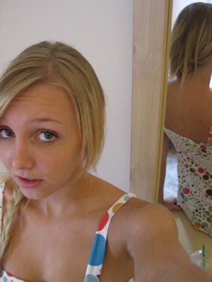 15P Cute amateur babe WouJ flashes her lacy panties in hot upskirt selfies