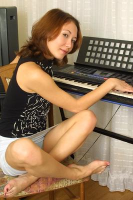 16P Amateur Asian babe with great legs revealing hairy cooter beneath skirt
