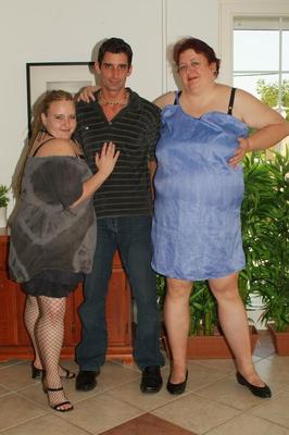 18P Big girls Anna Marie And Agnes Eva share a dong in this raunchy BBW threesome