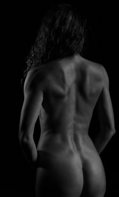 14P Tall seductress Sofie Marie displaying her slender naked body in the dark