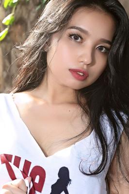 16P Asian beauty Norah gets totally naked underneath a tree