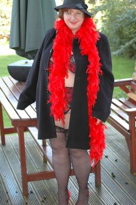 20P Fat amateur uncups her huge breasts as she steps inside to change clothes