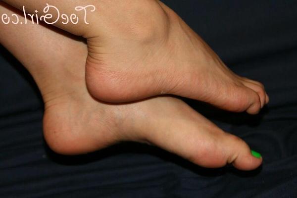 16P Socks Strip ShowBarefoot,Foot Fetish,Stripping