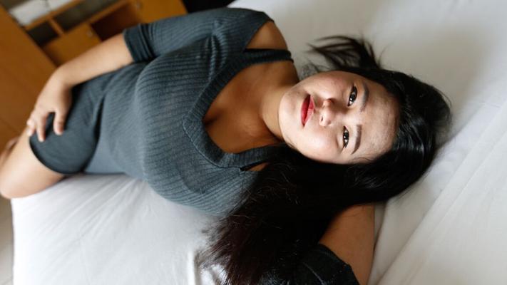 21P Chubby Asian Nonne C enthüllt ihre großen natürlichen Titten und fickt im POV