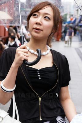 21P Lovely Japanese lady Ryo Akanishi flashes her cute panties in public