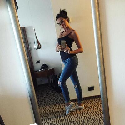 21P Attractive amateur babe posing in hot outfits and naked to take sexy selfies