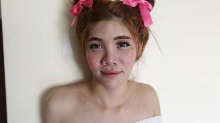 12P 18yo horny Thai shemale sucks off a fat white cock