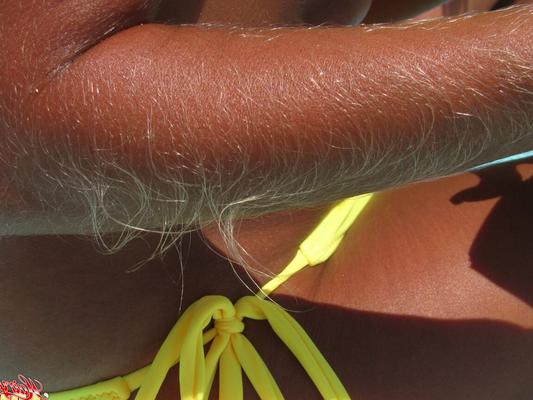 14P Amateur solo girl Lori Anderson shows her hair arms in a yellow bikini