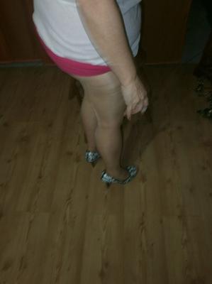 20P Mature woman Caro exposes her saggy tits and snatch on a wooden chair