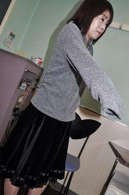 16P Asian granny Yumi Ohno undressing and vibing her hairy cunt