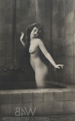 20P Chicas adolescentes glamorosas muestran sus cuerpos naturales en una compilación retro