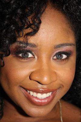 21P Ebony beauty Amile Waters gets her face covered with cum at a bukakke party